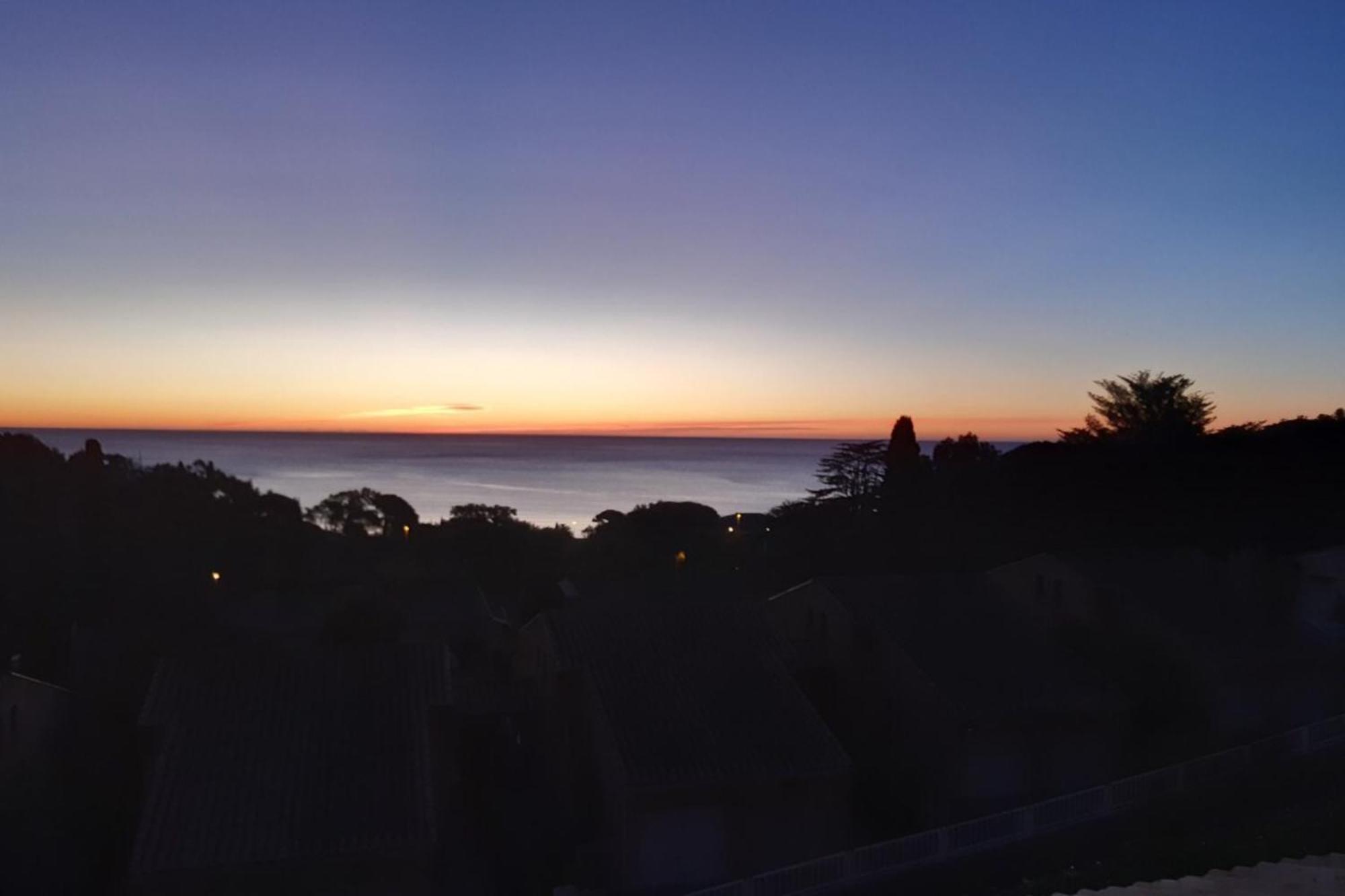 Duplex In Pramousquier - Sea View Apartment Le Lavandou Luaran gambar