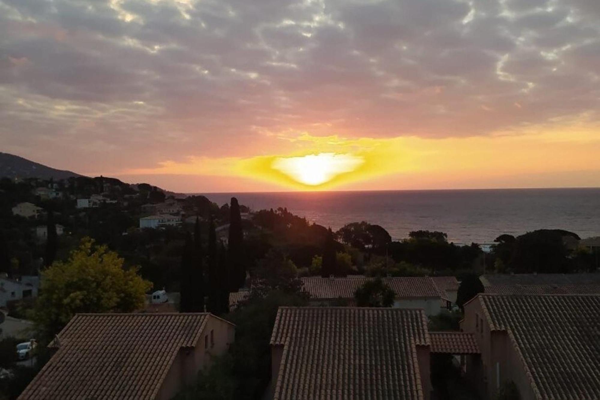 Duplex In Pramousquier - Sea View Apartment Le Lavandou Luaran gambar